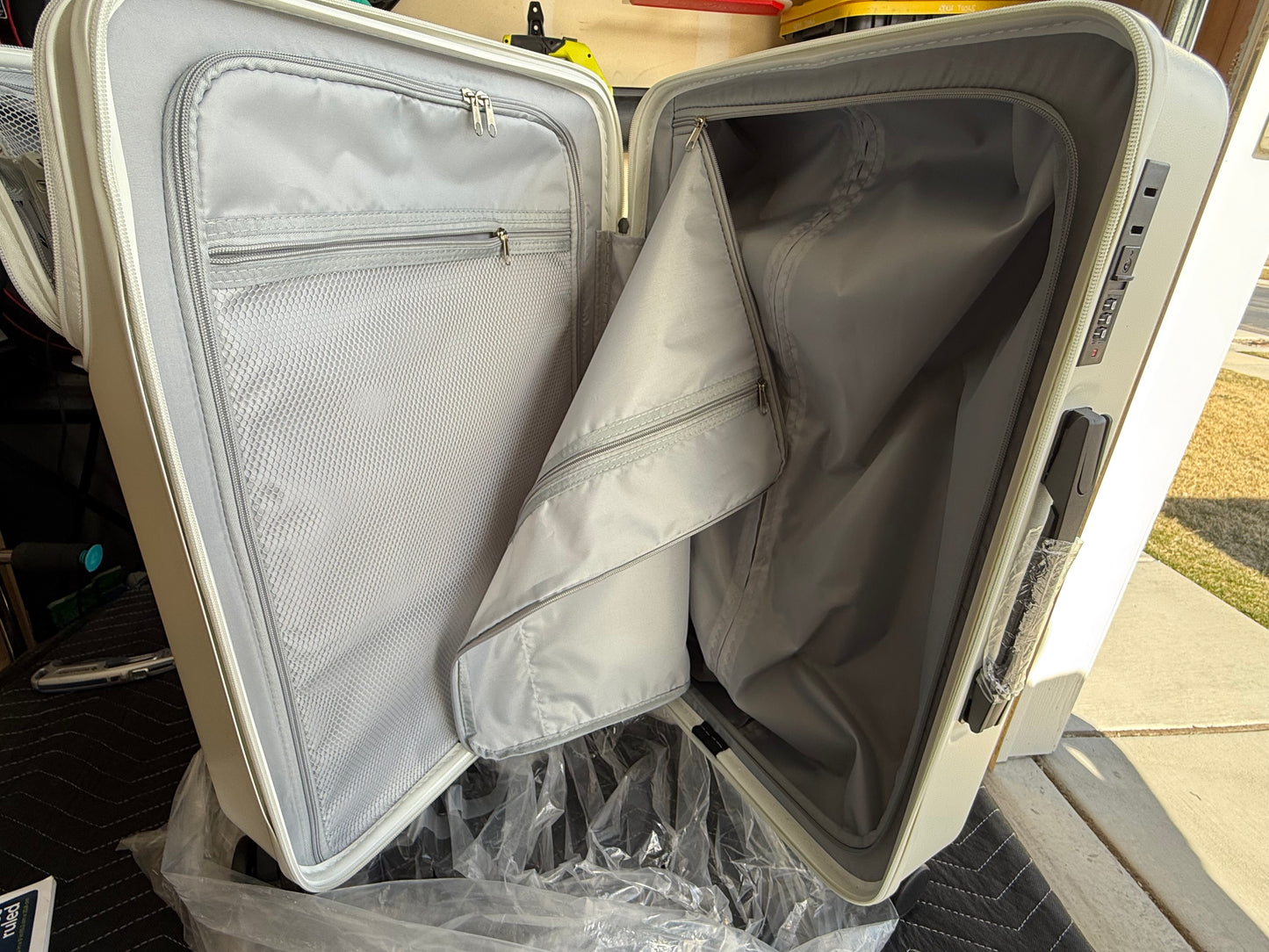 26” White Hardside Spinner Suitcase with Cup Holder & TSA Lock – Model 8028-C