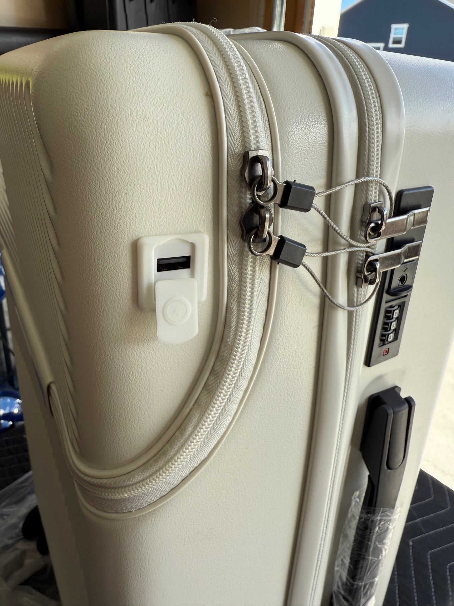 26” White Hardside Spinner Suitcase with Cup Holder & TSA Lock – Model 8028-C