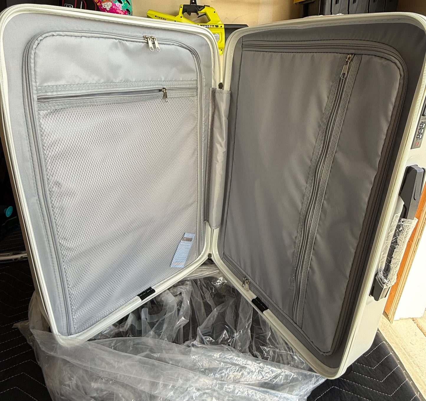 26” White Hardside Spinner Suitcase with Cup Holder & TSA Lock – Model 8028-C