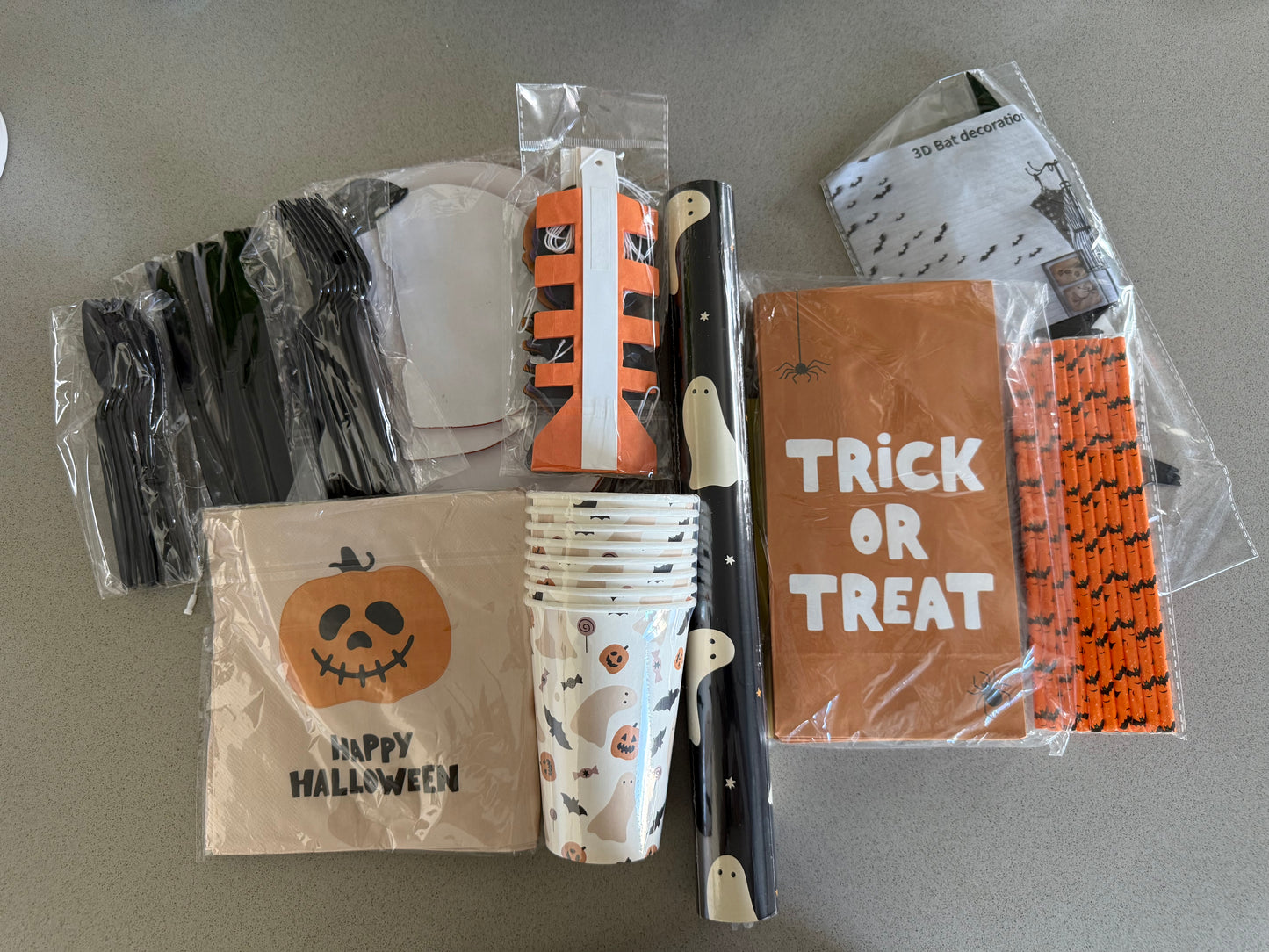 🎃 Halloween Party Box – Plates, Napkins, Cups, Utensils, Trick-or-Treat Bags & Decorations 🦇👻