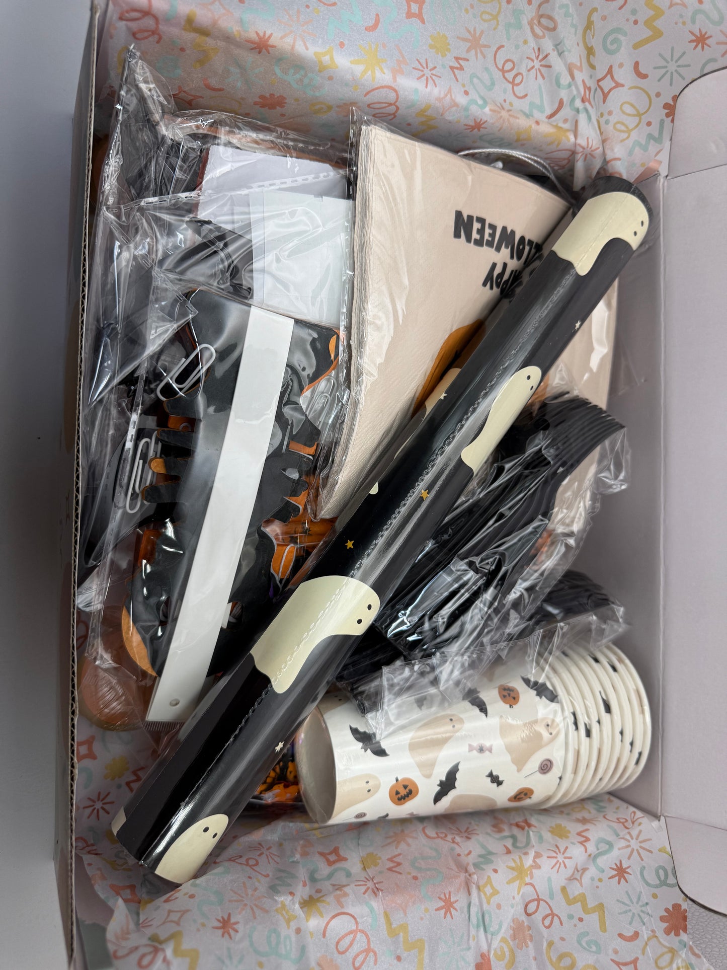 🎃 Halloween Party Box – Plates, Napkins, Cups, Utensils, Trick-or-Treat Bags & Decorations 🦇👻