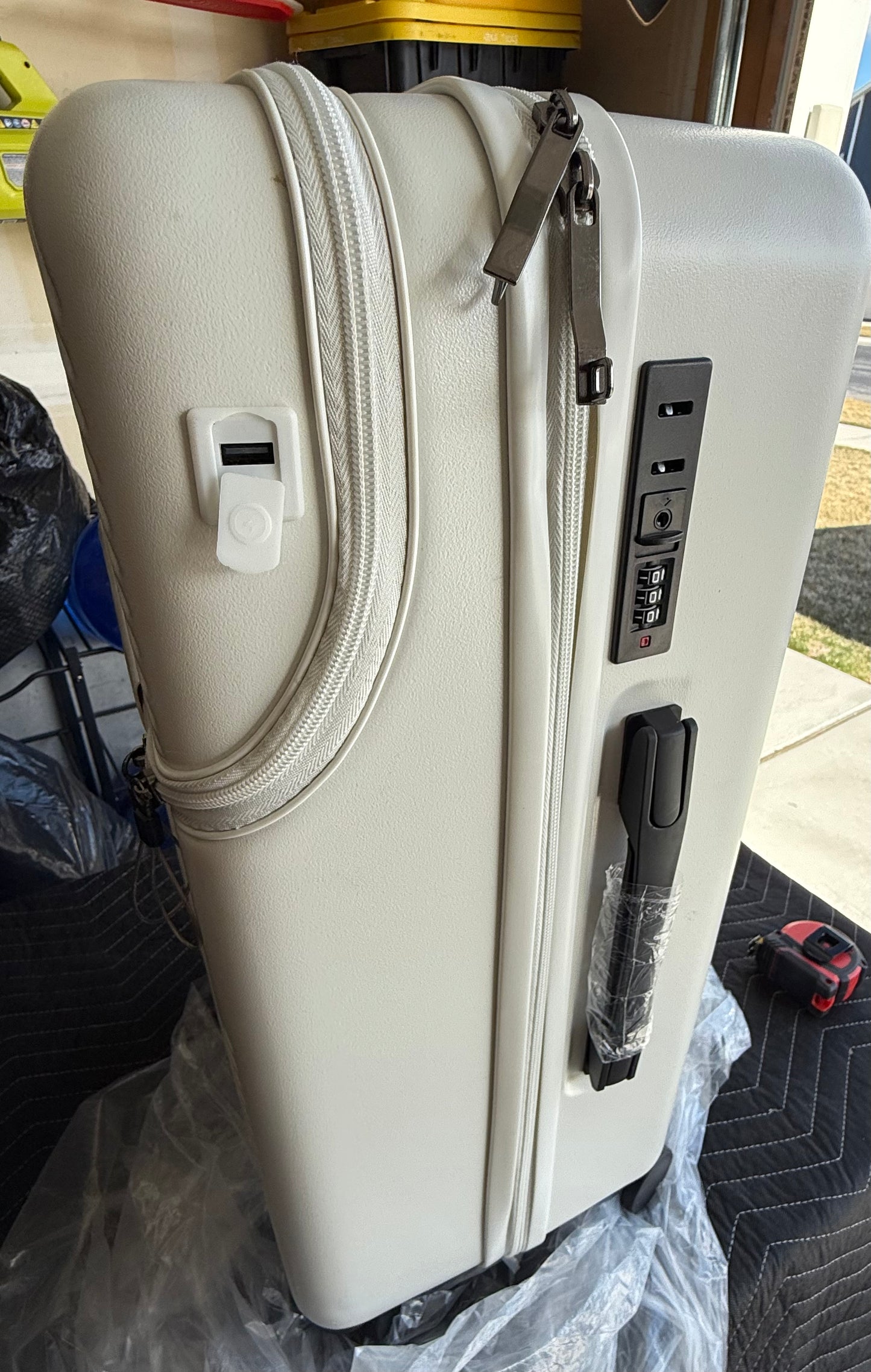 26” White Hardside Spinner Suitcase with Cup Holder & TSA Lock – Model 8028-C