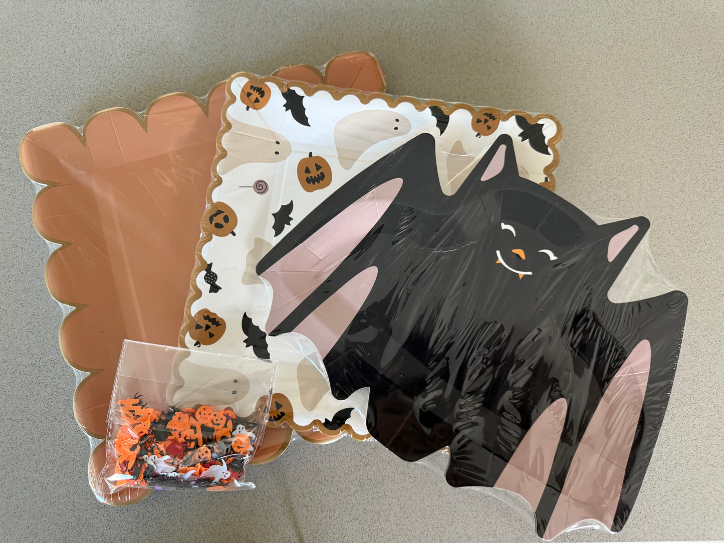 🎃 Halloween Party Box – Plates, Napkins, Cups, Utensils, Trick-or-Treat Bags & Decorations 🦇👻