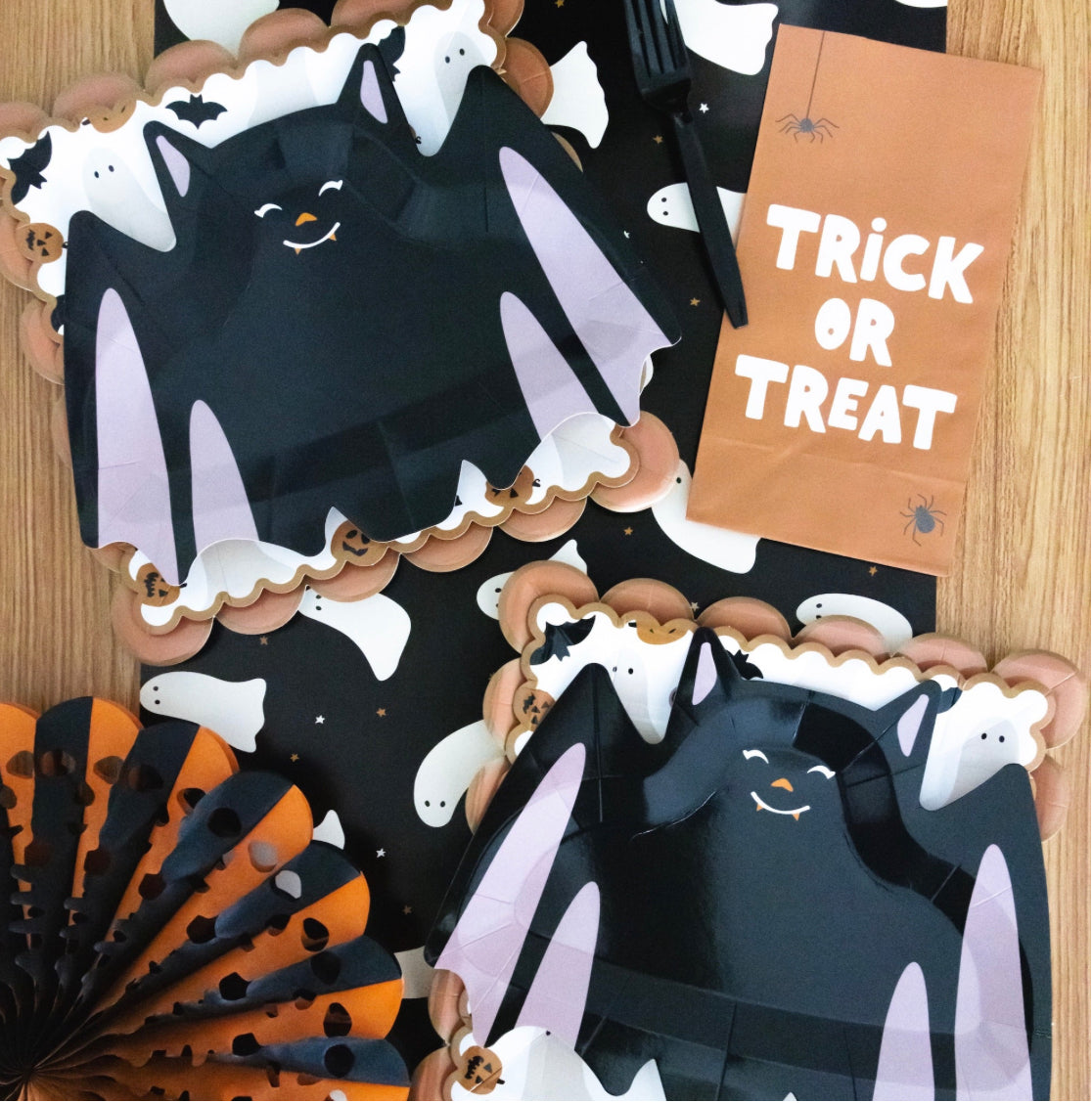 🎃 Halloween Party Box – Plates, Napkins, Cups, Utensils, Trick-or-Treat Bags & Decorations 🦇👻