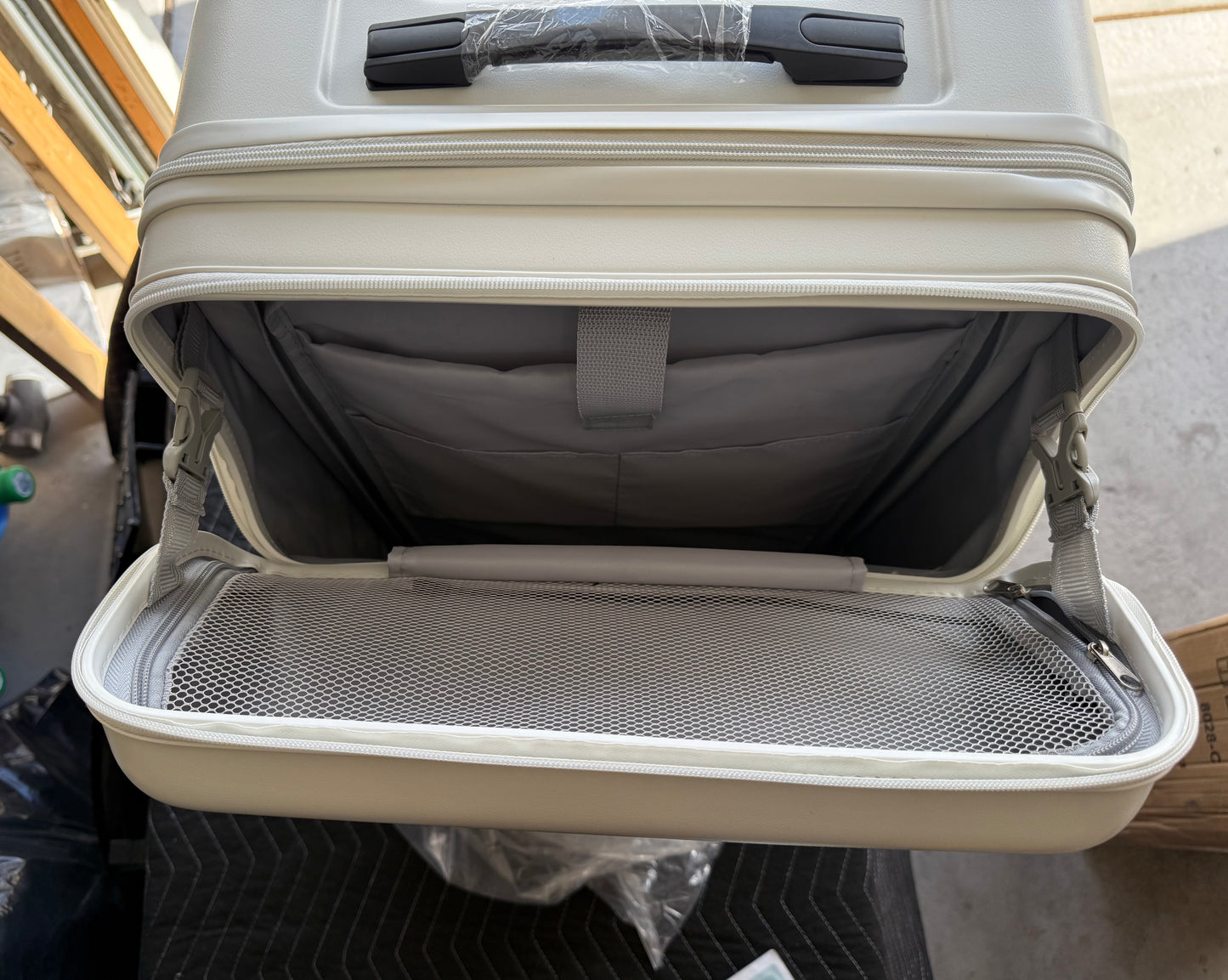 26” White Hardside Spinner Suitcase with Cup Holder & TSA Lock – Model 8028-C